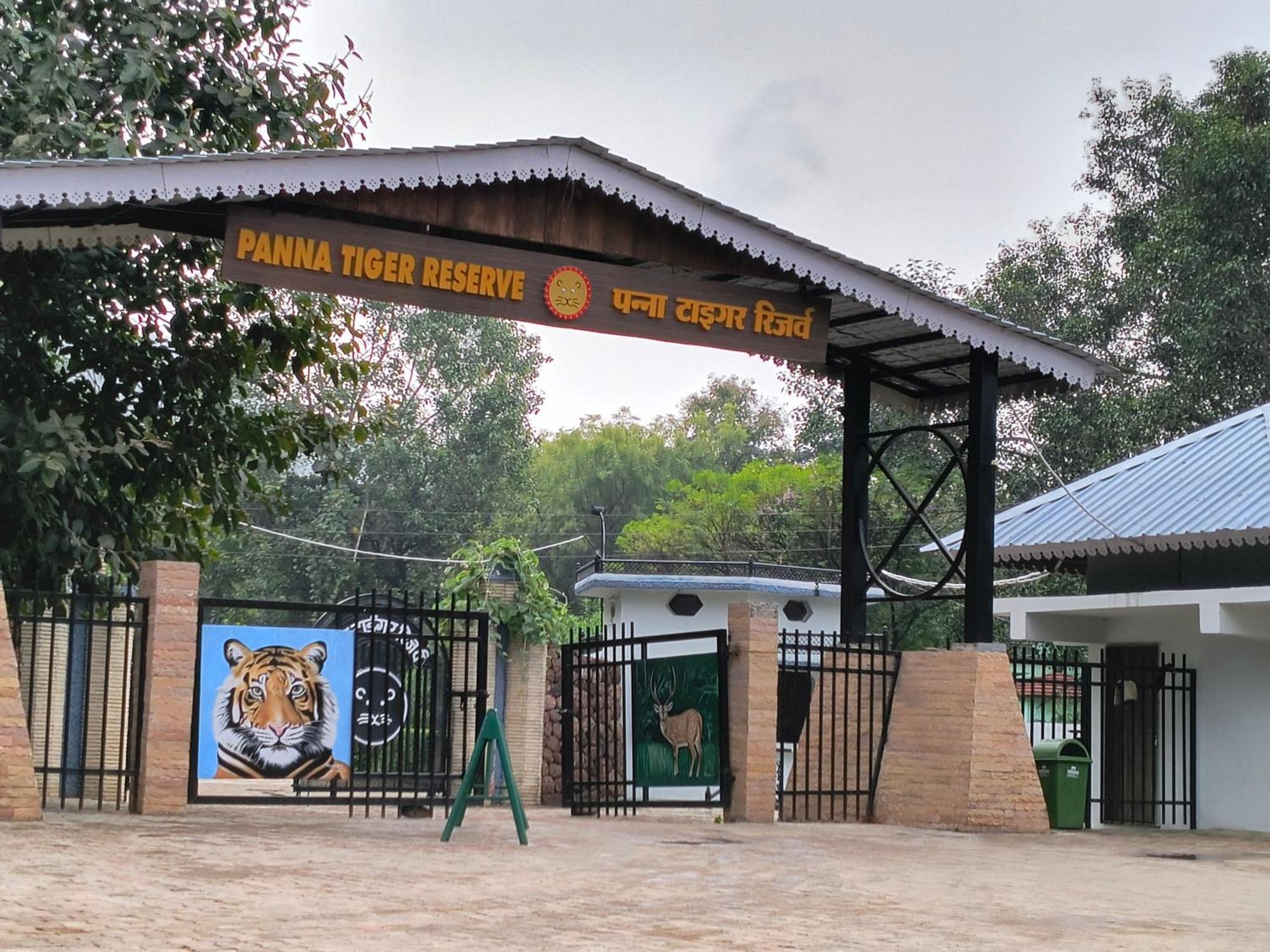 Holiday Home Stay Khajuraho Bagian luar foto